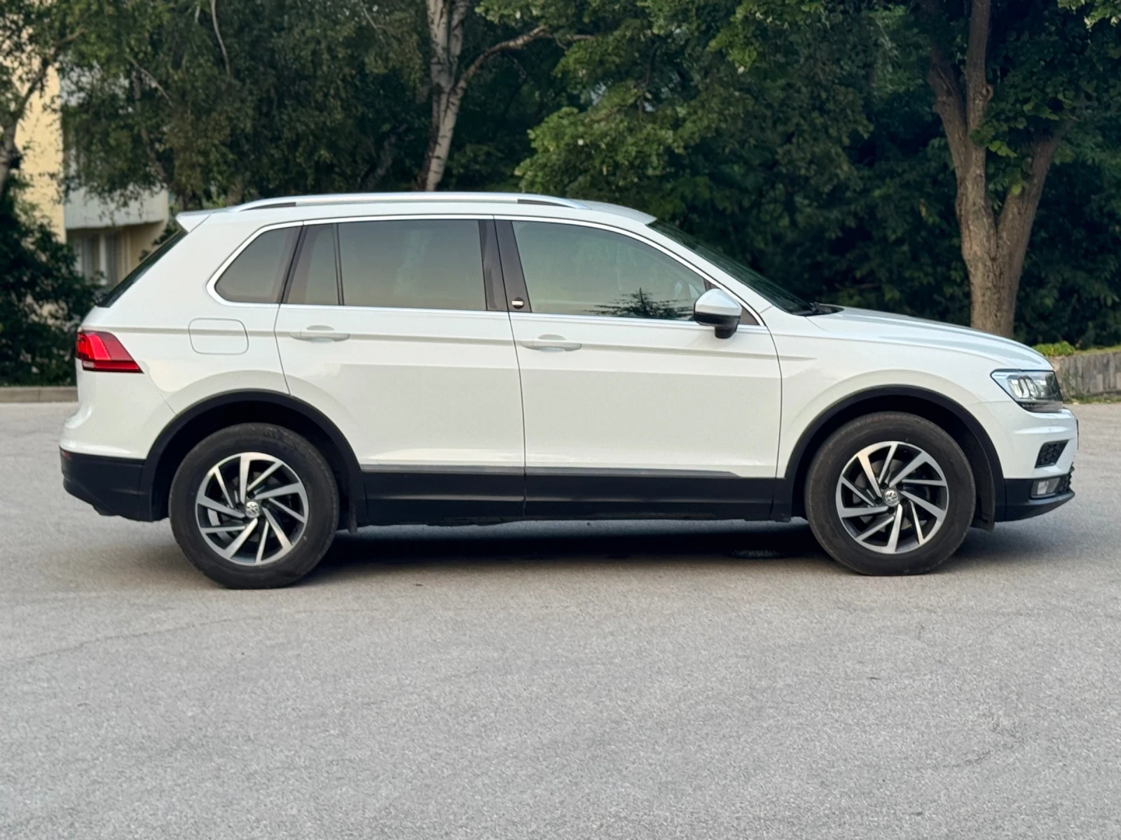VW Tiguan 2.0 Diesel 4x4 - изображение 2