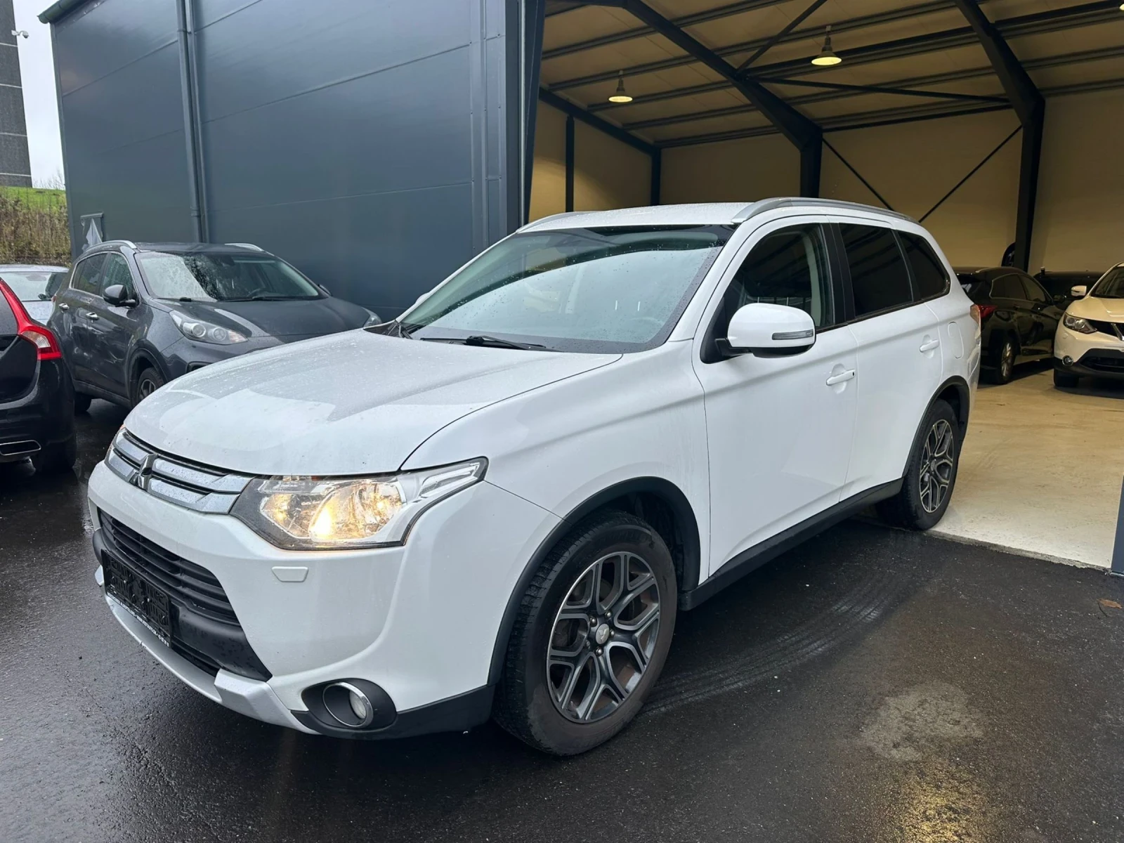 Mitsubishi Outlander Бензин / Автоматик / 4WD - изображение 3