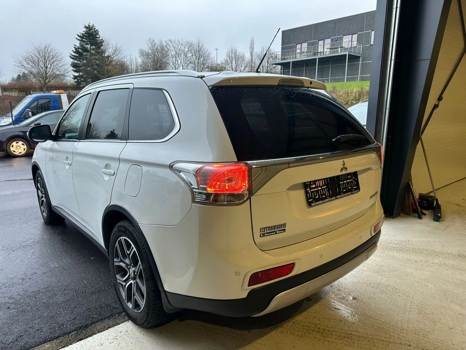 Mitsubishi Outlander Бензин / Автоматик / 4WD - изображение 4