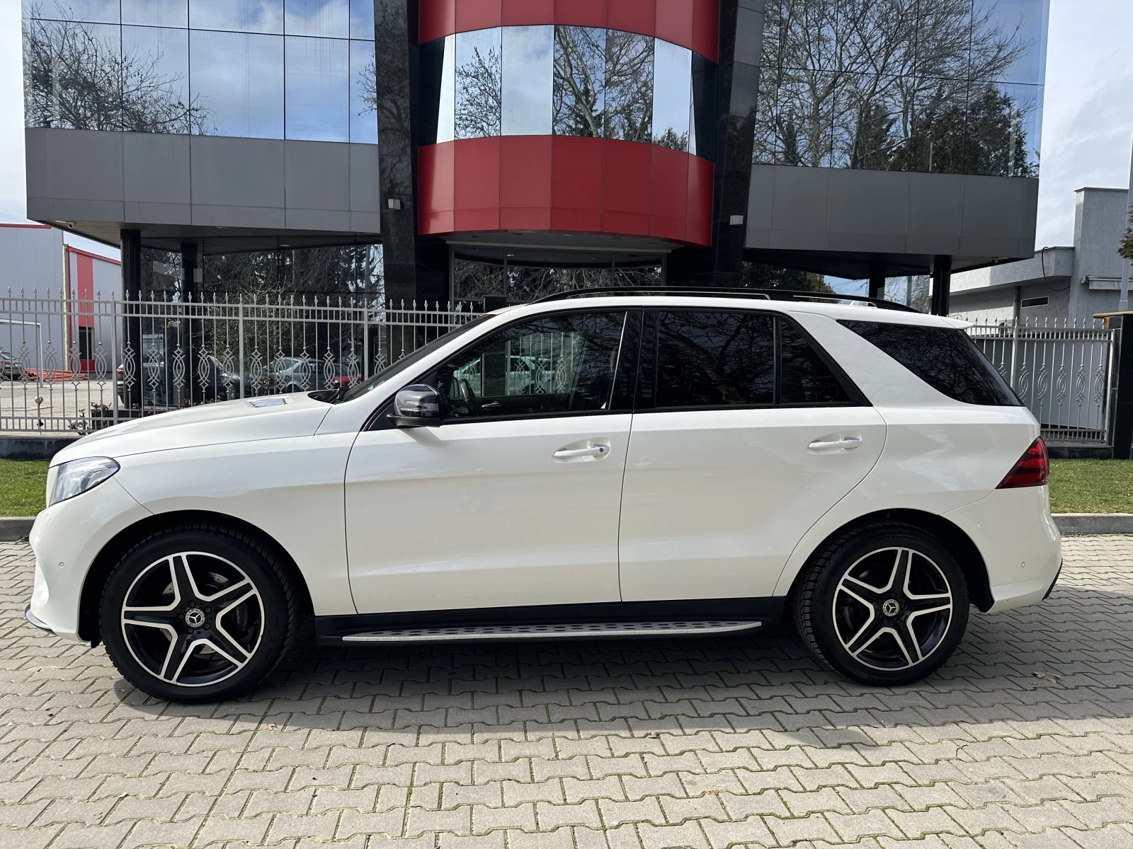 Mercedes-Benz GLE 350 d 4M* AMG* Designo* Night* OffRoad* Alcantara* h/k - изображение 3