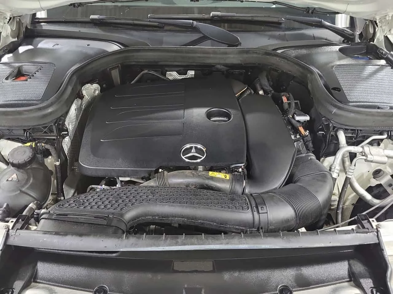 Mercedes-Benz GLC 300 CARFAX, снимка 16 - Автомобили и джипове - 54323860