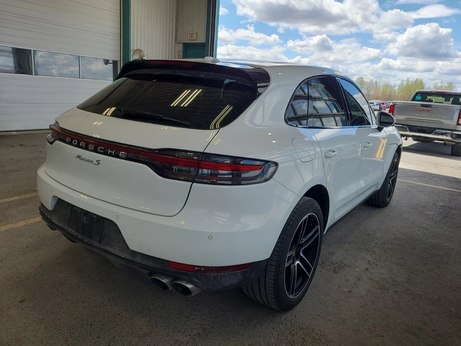 Porsche Macan S * * CARFAX * * Цена до БГ * * , снимка 3 - Автомобили и джипове - 54424675
