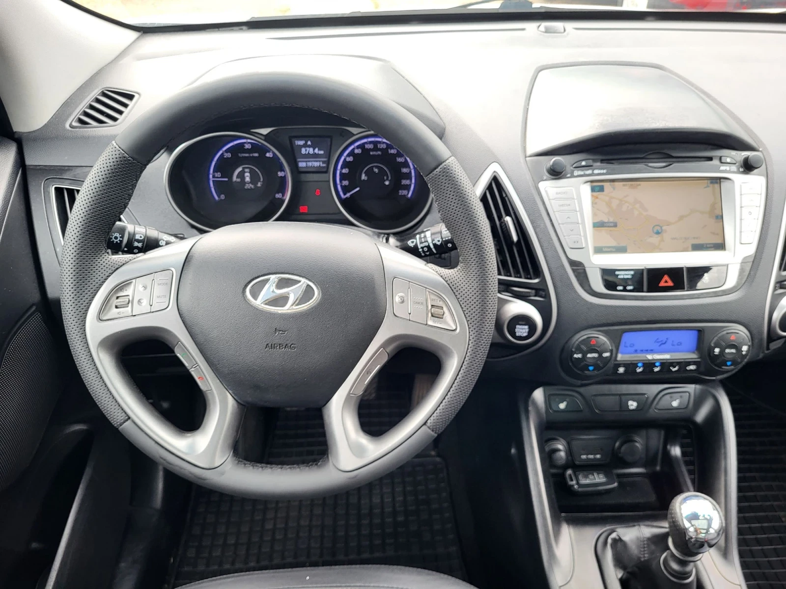 Hyundai IX35 1.7 CRDI / NAVY/KEYLESS/ПАНОРАМА , снимка 13 - Автомобили и джипове - 55142434