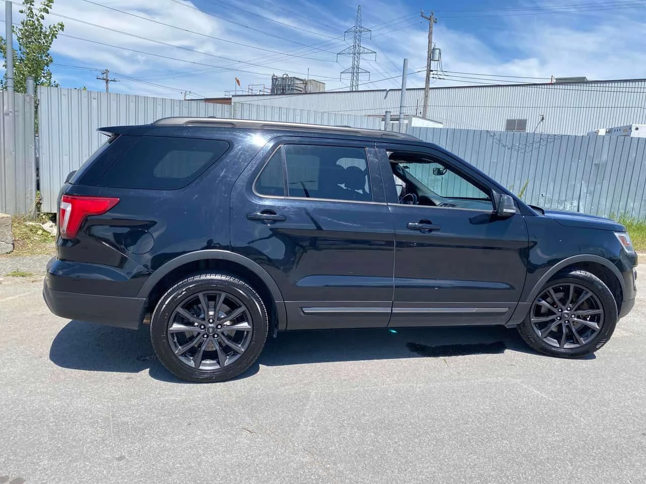 Ford Explorer * XLT * CARFAX * БЕЗ ПЪРВОНАЧАЛНА ВНОСКА, снимка 3 - Автомобили и джипове - 55408451
