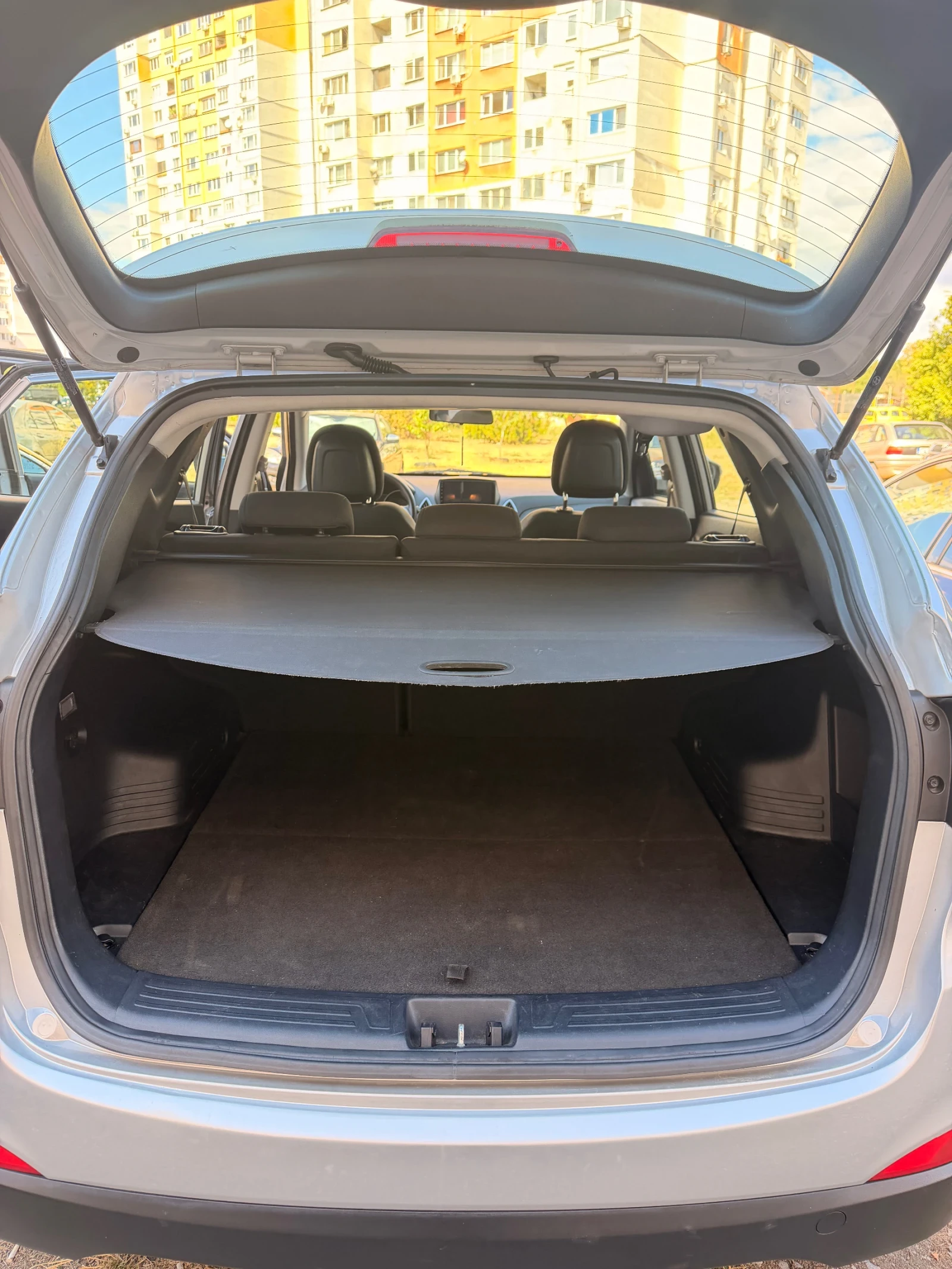 Hyundai Tucson 1.6, снимка 6 - Автомобили и джипове - 56099165