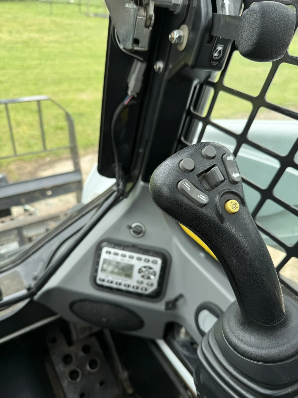 Мини челни товарачи Bobcat S530 - изображение 10