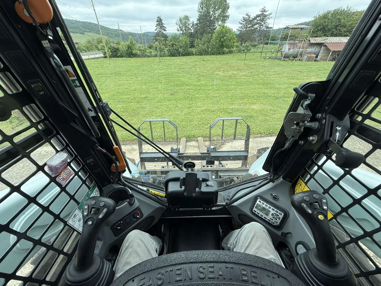 Мини челни товарачи Bobcat S530 - изображение 8