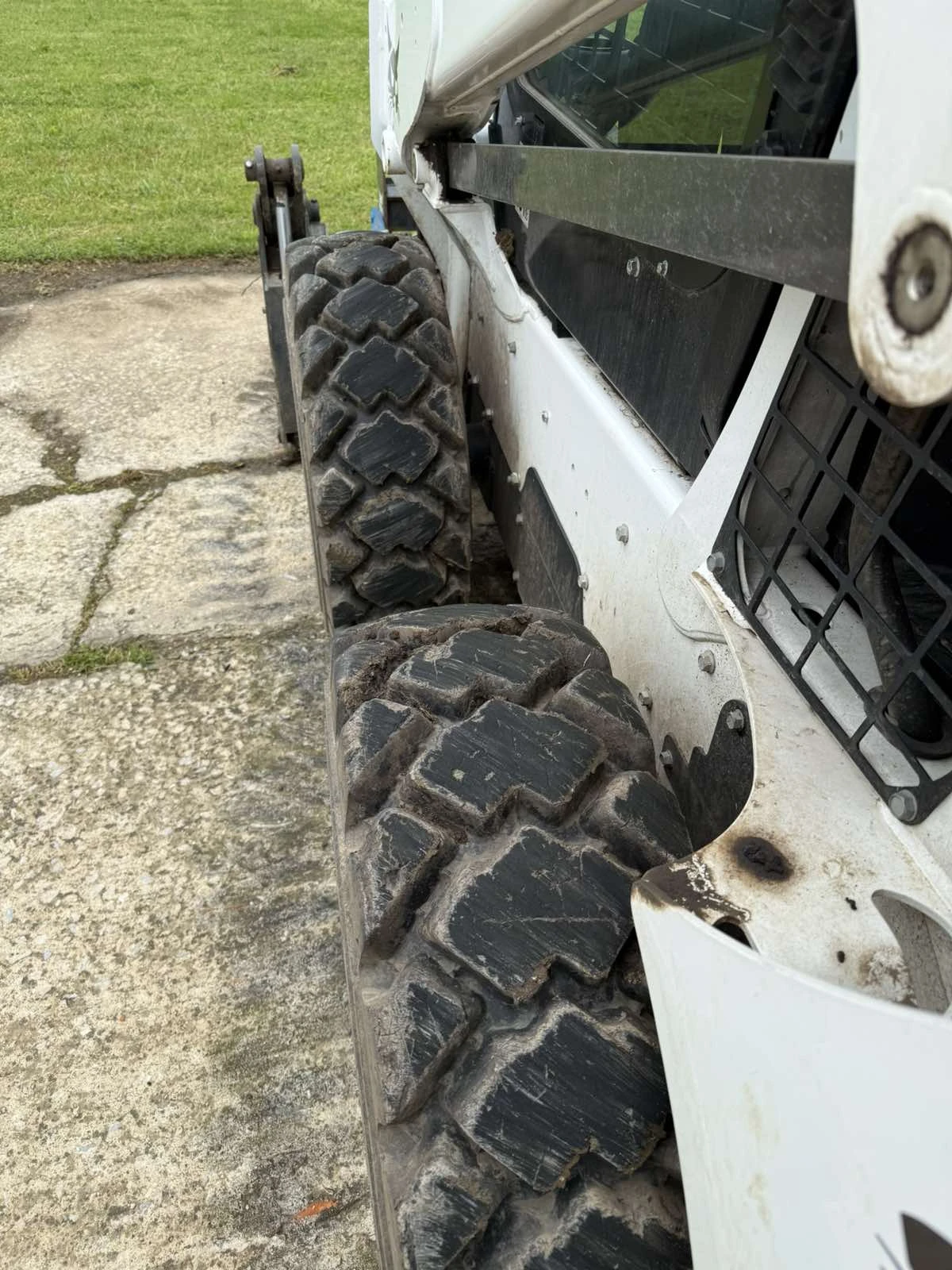 Мини челни товарачи Bobcat S530 - изображение 7