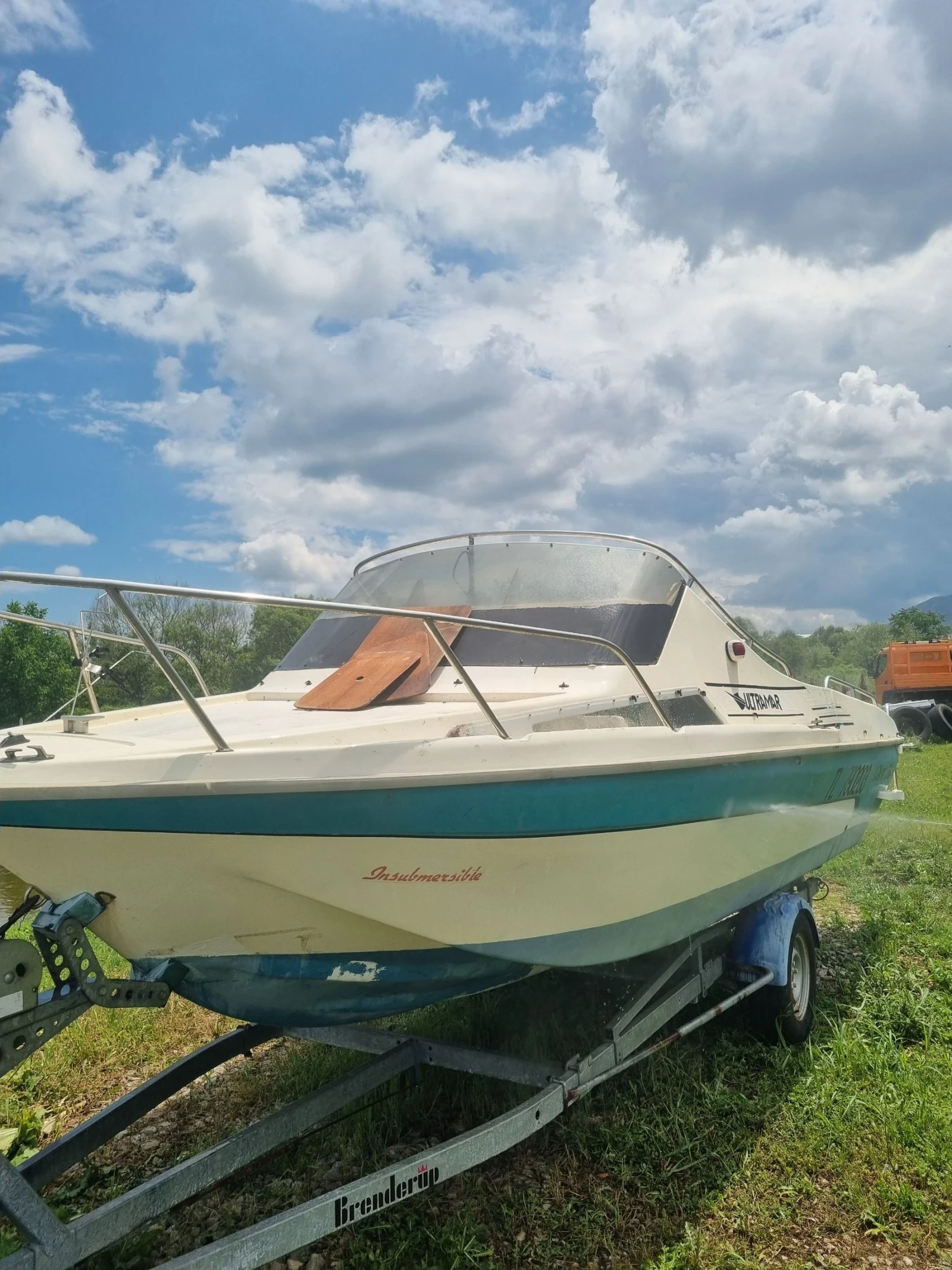 Моторна яхта Ultramar ULTRA 570, снимка 3 - Воден транспорт - 55063141