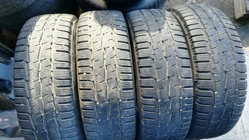 Гуми Зимни 215/65R16, снимка 1 - Гуми и джанти - 26788685