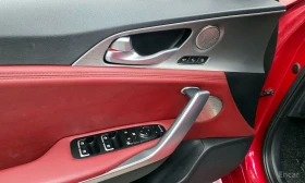 Kia Stinger 3.3L twin-turbo V6 GT, снимка 16