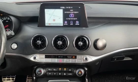 Kia Stinger 3.3L twin-turbo V6 GT, снимка 17