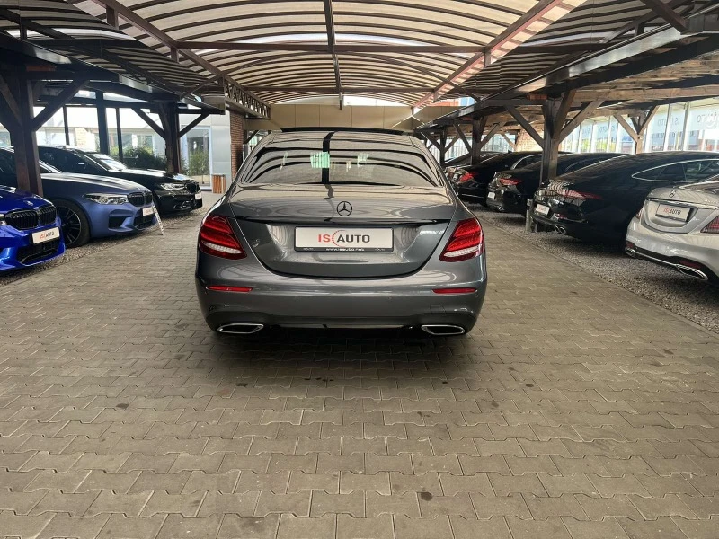 Mercedes-Benz E 400 4Matic/AMG Packet/Panorama/Burmester, снимка 4 - Автомобили и джипове - 45431594