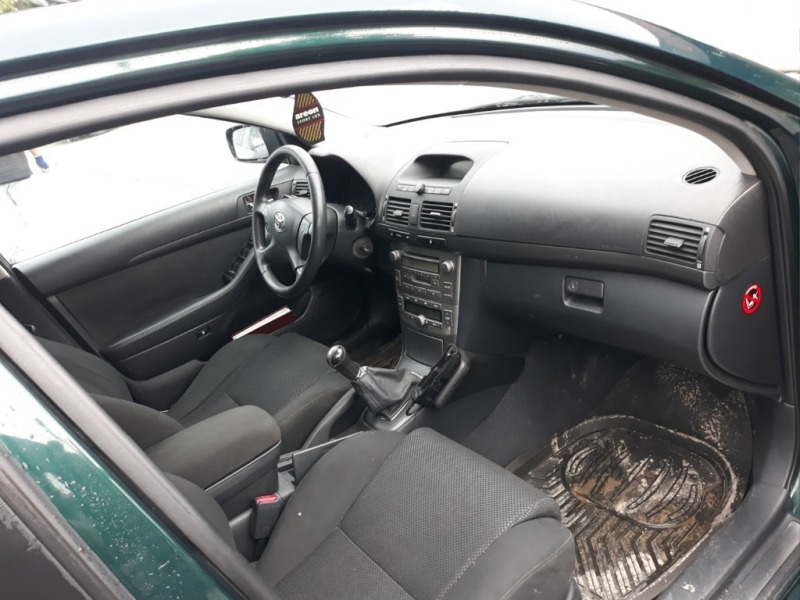 Toyota Avensis 2.0, снимка 6 - Автомобили и джипове - 45901949