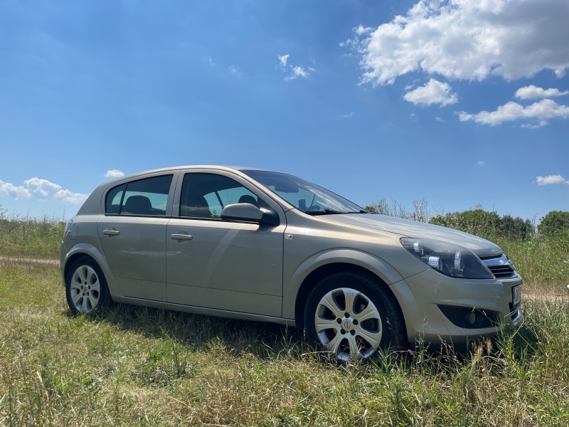 Opel Astra, снимка 3 - Автомобили и джипове - 46280136