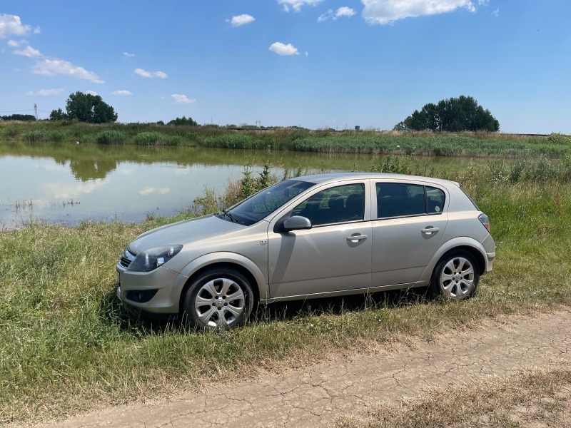 Opel Astra, снимка 1 - Автомобили и джипове - 46280136