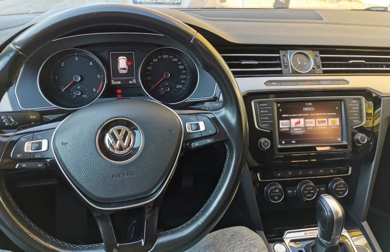 VW Passat 2.0 TDI 4Motion, снимка 11 - Автомобили и джипове - 48072120