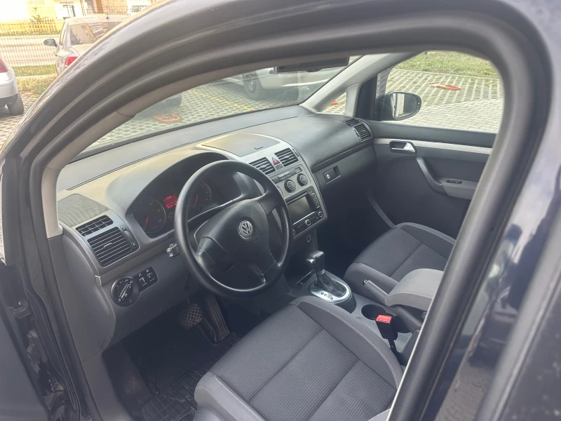 VW Touran 20 TDI 140, снимка 9 - Автомобили и джипове - 49493191