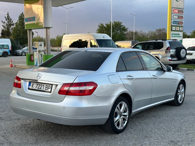 Mercedes-Benz E 220, снимка 5 - Автомобили и джипове - 50042794
