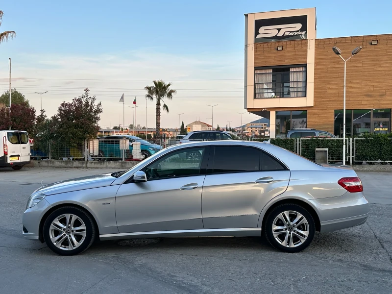 Mercedes-Benz E 220, снимка 2 - Автомобили и джипове - 50042794