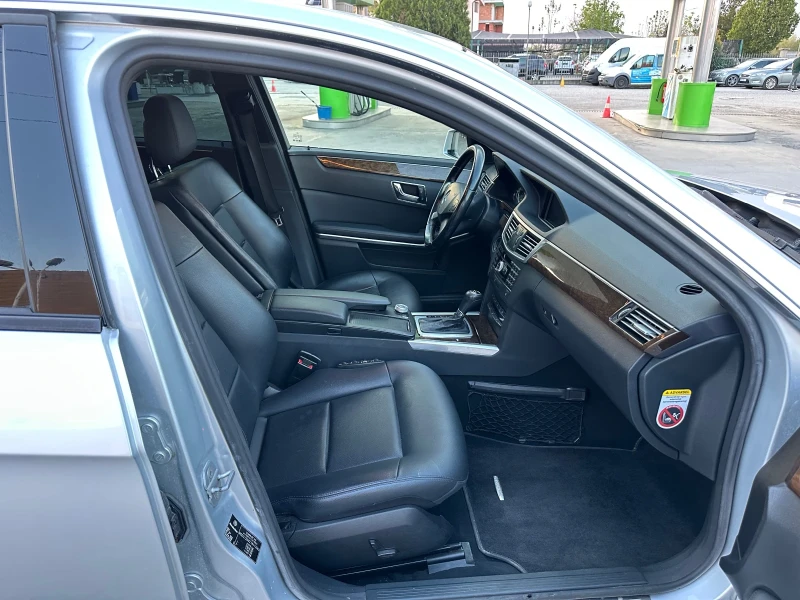 Mercedes-Benz E 220, снимка 15 - Автомобили и джипове - 50042794