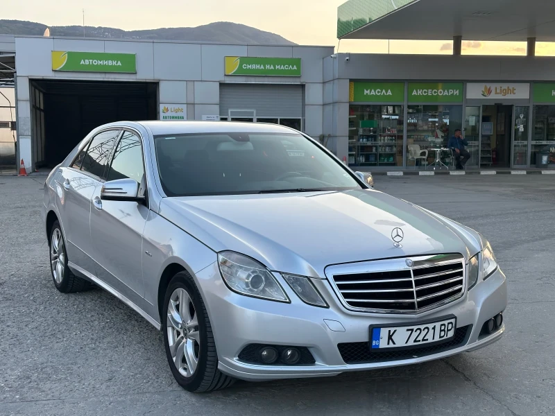 Mercedes-Benz E 220, снимка 6 - Автомобили и джипове - 50042794
