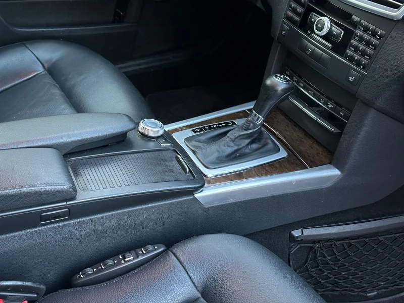 Mercedes-Benz E 220, снимка 16 - Автомобили и джипове - 50042794