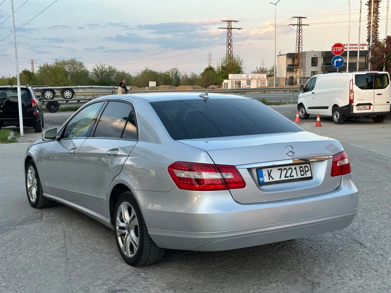 Mercedes-Benz E 220, снимка 3 - Автомобили и джипове - 50042794