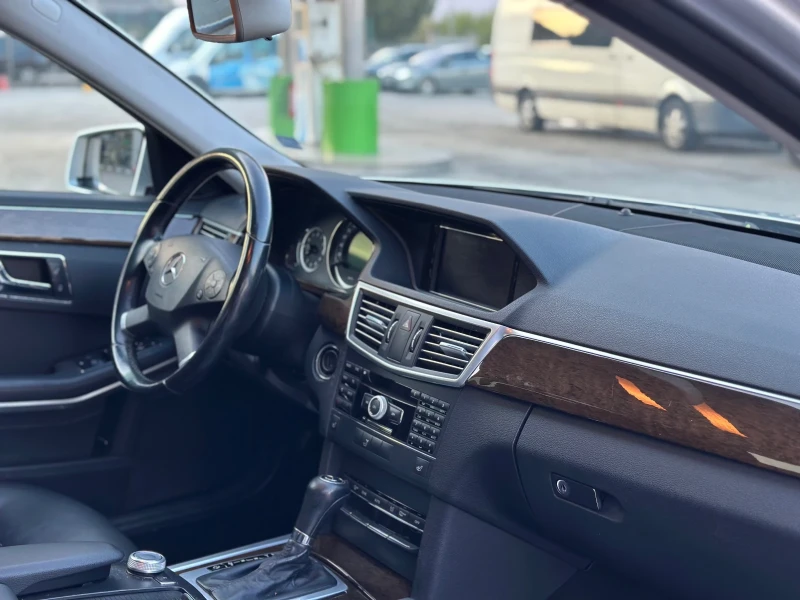 Mercedes-Benz E 220, снимка 17 - Автомобили и джипове - 50042794