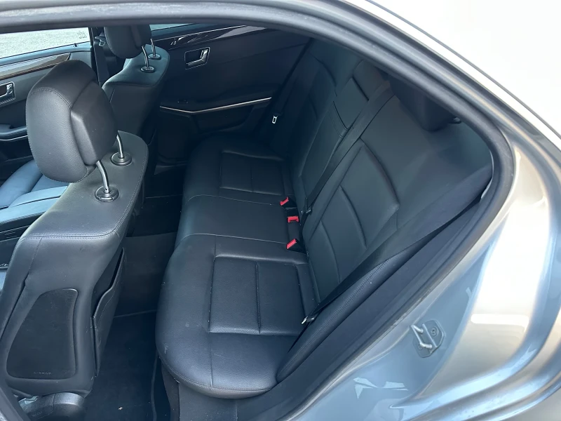 Mercedes-Benz E 220, снимка 12 - Автомобили и джипове - 50042794