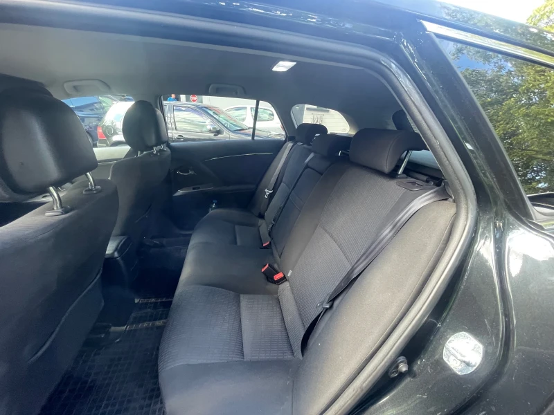 Toyota Avensis 2.2 D4D, снимка 13 - Автомобили и джипове - 52173164