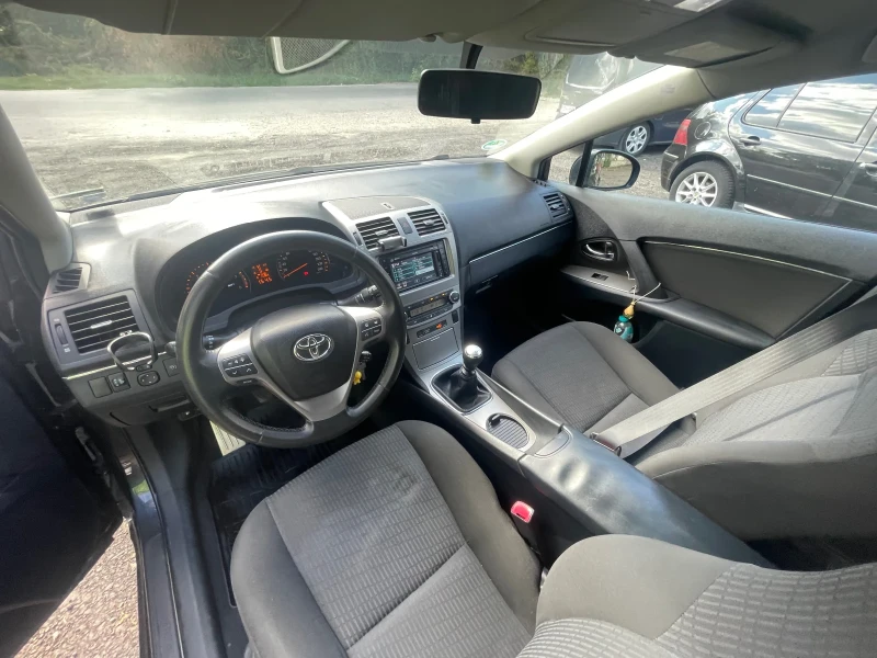 Toyota Avensis 2.2 D4D, снимка 10 - Автомобили и джипове - 52173164