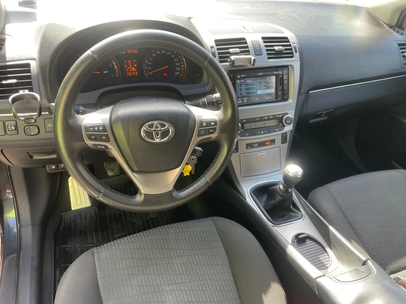Toyota Avensis 2.2 D4D, снимка 11 - Автомобили и джипове - 52173164