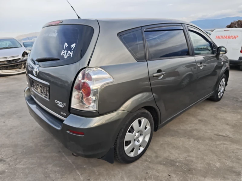 Toyota Corolla verso 2.2 D4D, снимка 4 - Автомобили и джипове - 51743985