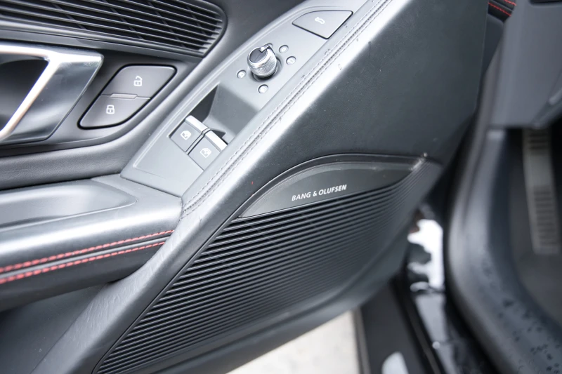 Audi R8 НОВ* ПЪЛЕН СЕРВИЗ* КЕРАМИКА* B&Q* 4x4* , снимка 6 - Автомобили и джипове - 51867259