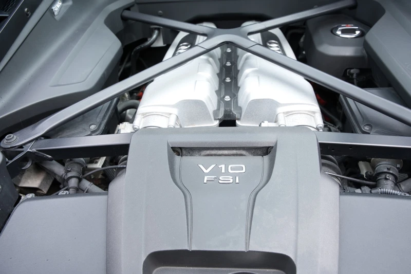 Audi R8 НОВ* ПЪЛЕН СЕРВИЗ* КЕРАМИКА* B&Q* 4x4* , снимка 7 - Автомобили и джипове - 51867259