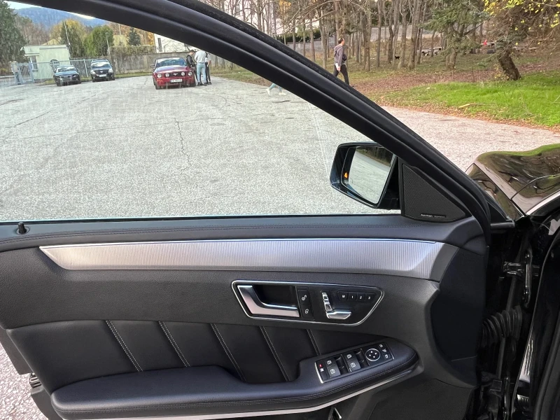 Mercedes-Benz E 400, снимка 11 - Автомобили и джипове - 52502941