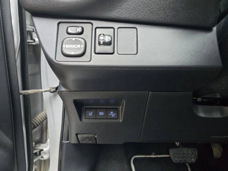 Toyota Yaris 1.5 CVT Y20 Collection Bi-tone, снимка 10 - Автомобили и джипове - 52594629