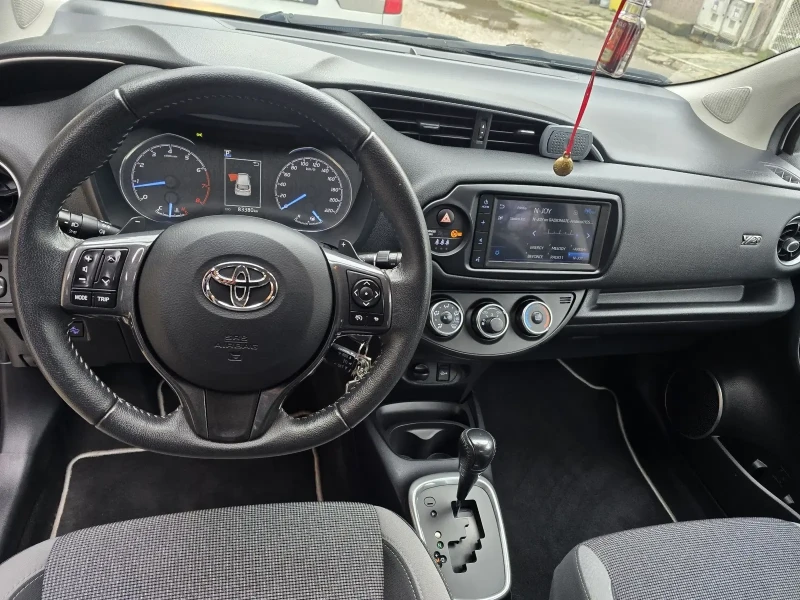Toyota Yaris 1.5 CVT Y20 Collection Bi-tone, снимка 9 - Автомобили и джипове - 52594629