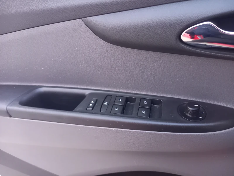 Opel Karl 1.0 75 кс евро6 , снимка 9 - Автомобили и джипове - 53599606