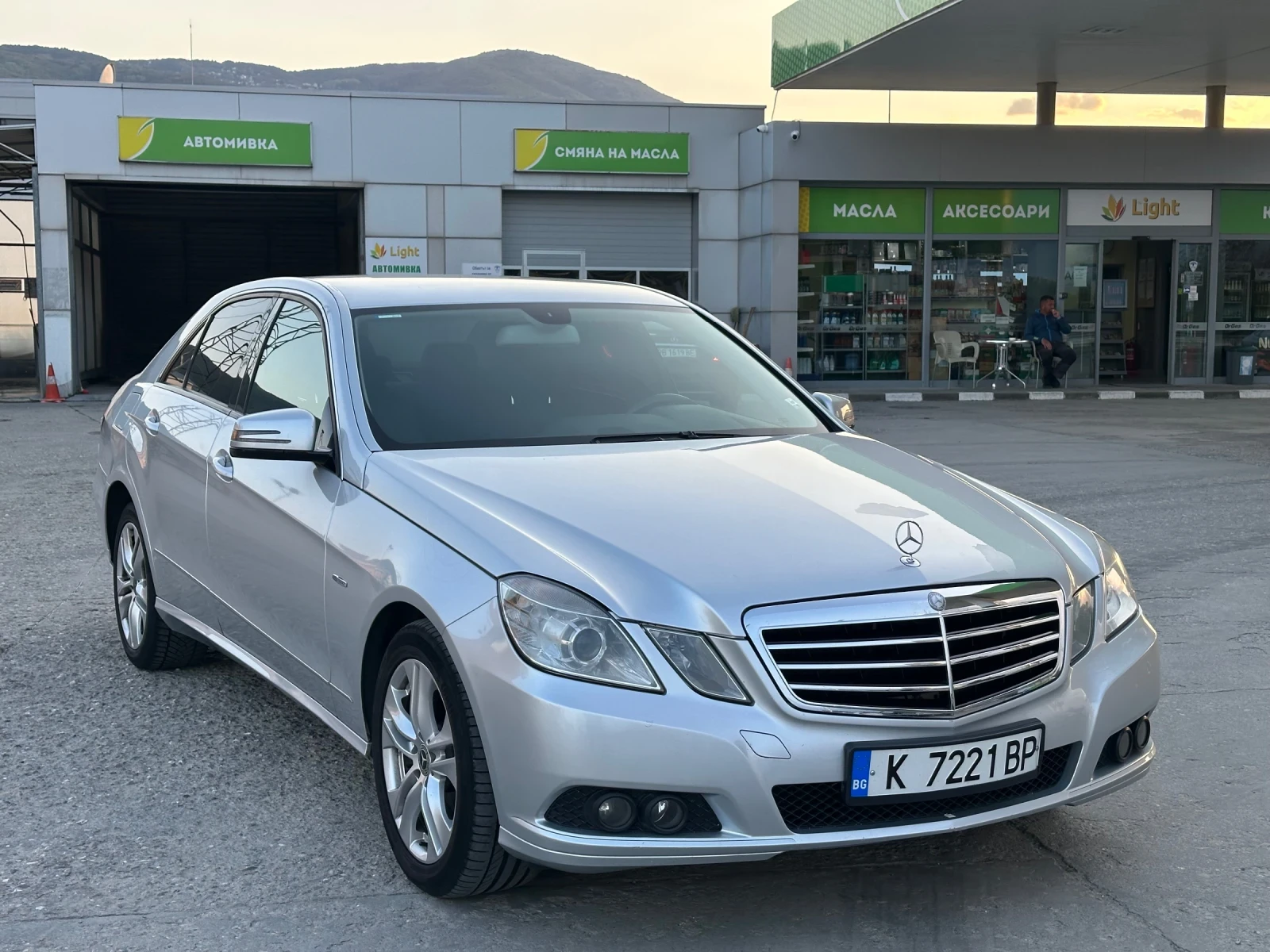 Mercedes-Benz E 220  - изображение 6