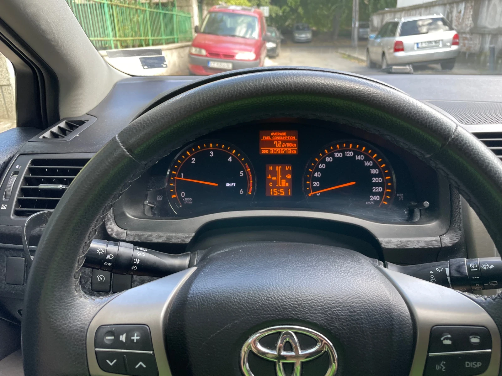 Toyota Avensis 2.2 D4D - изображение 3