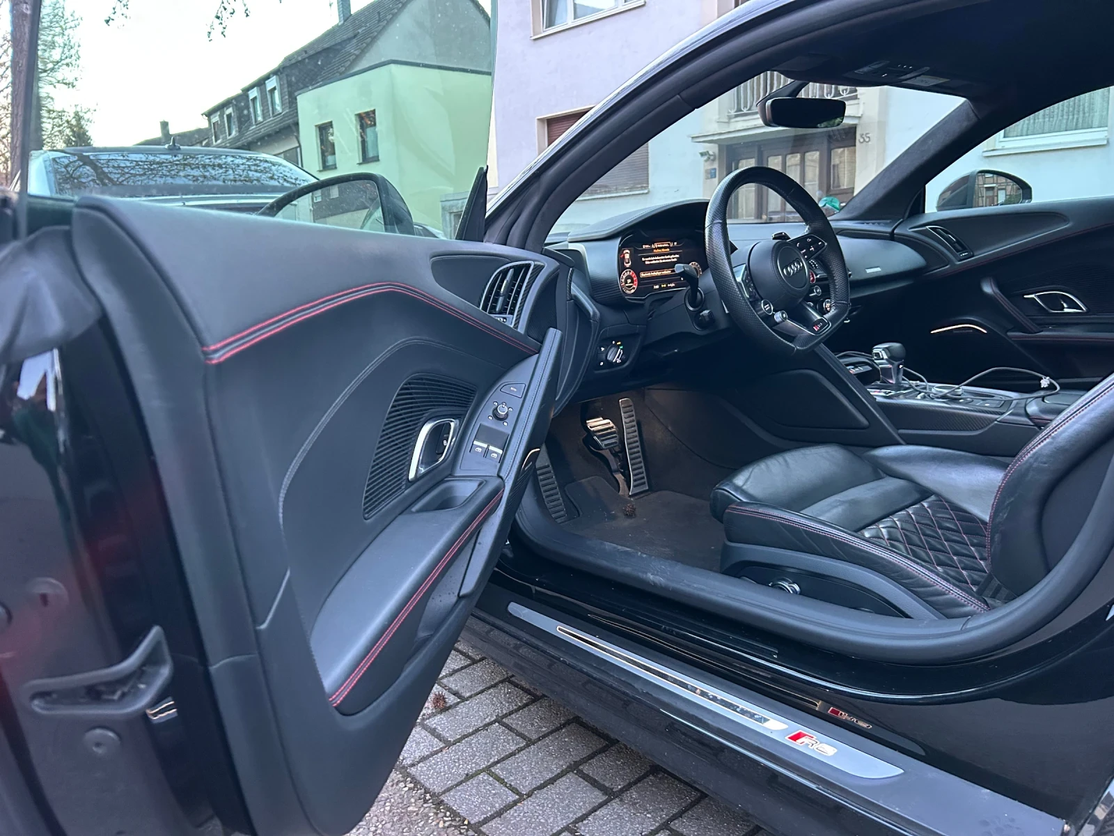 Audi R8 НОВ* ПЪЛЕН СЕРВИЗ* КЕРАМИКА* B&Q* 4x4* , снимка 9 - Автомобили и джипове - 51867259