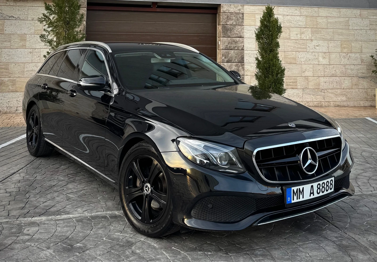 Mercedes-Benz E 220 9-G Multibeam Led Swarovski DynamicSelect 194к.с.