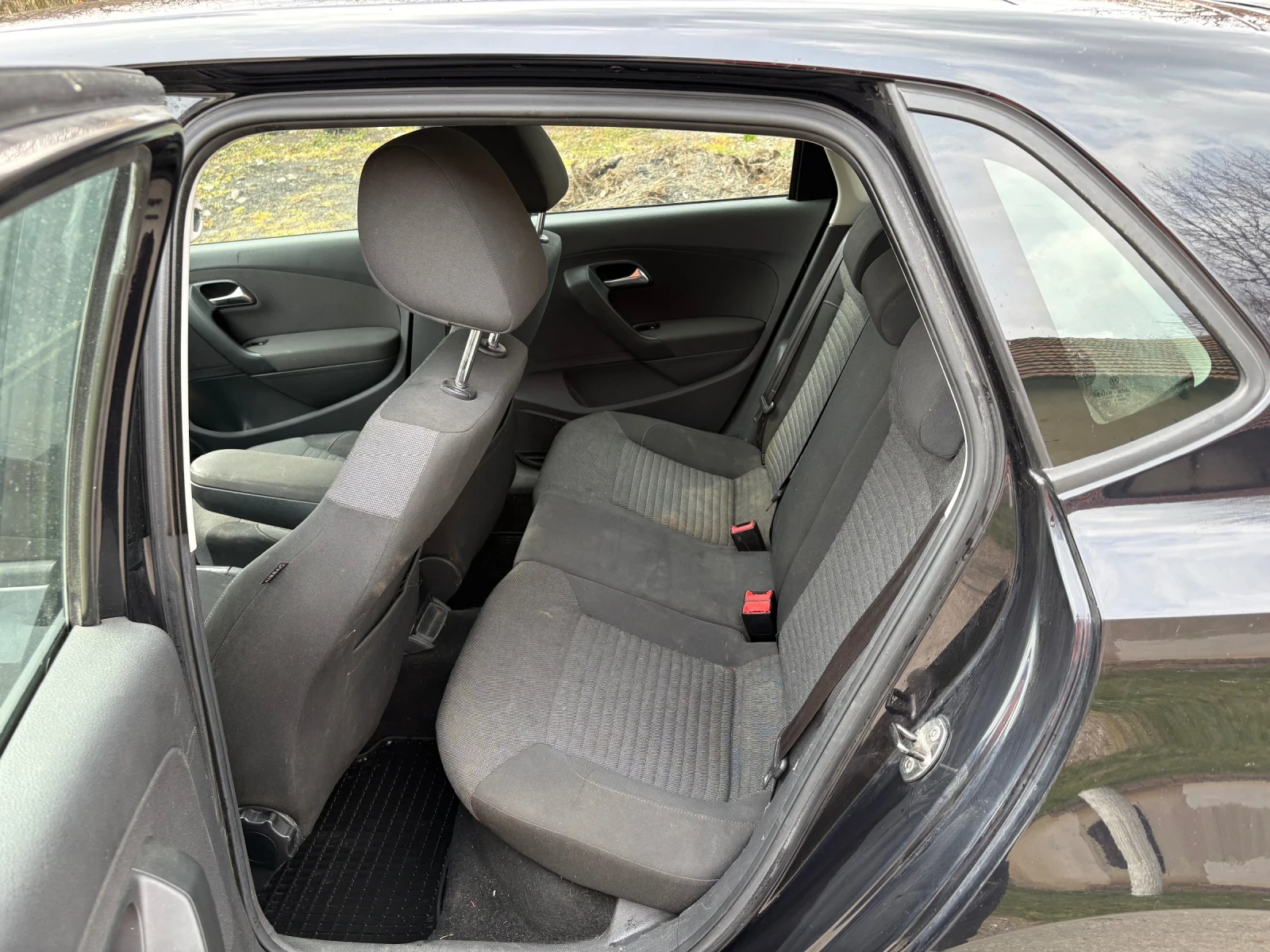 VW Polo 1.2 TDI R-Line, снимка 10 - Автомобили и джипове - 53930580