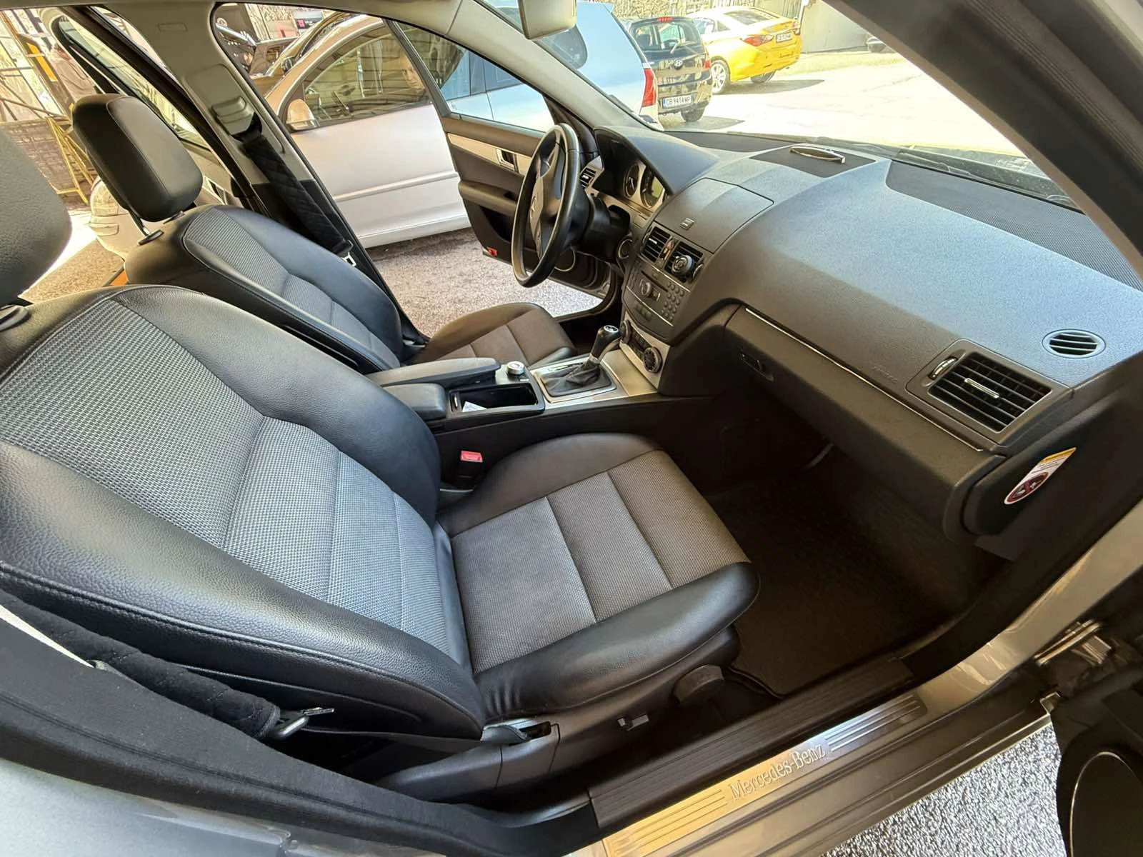 Mercedes-Benz C 200, снимка 12 - Автомобили и джипове - 54098254