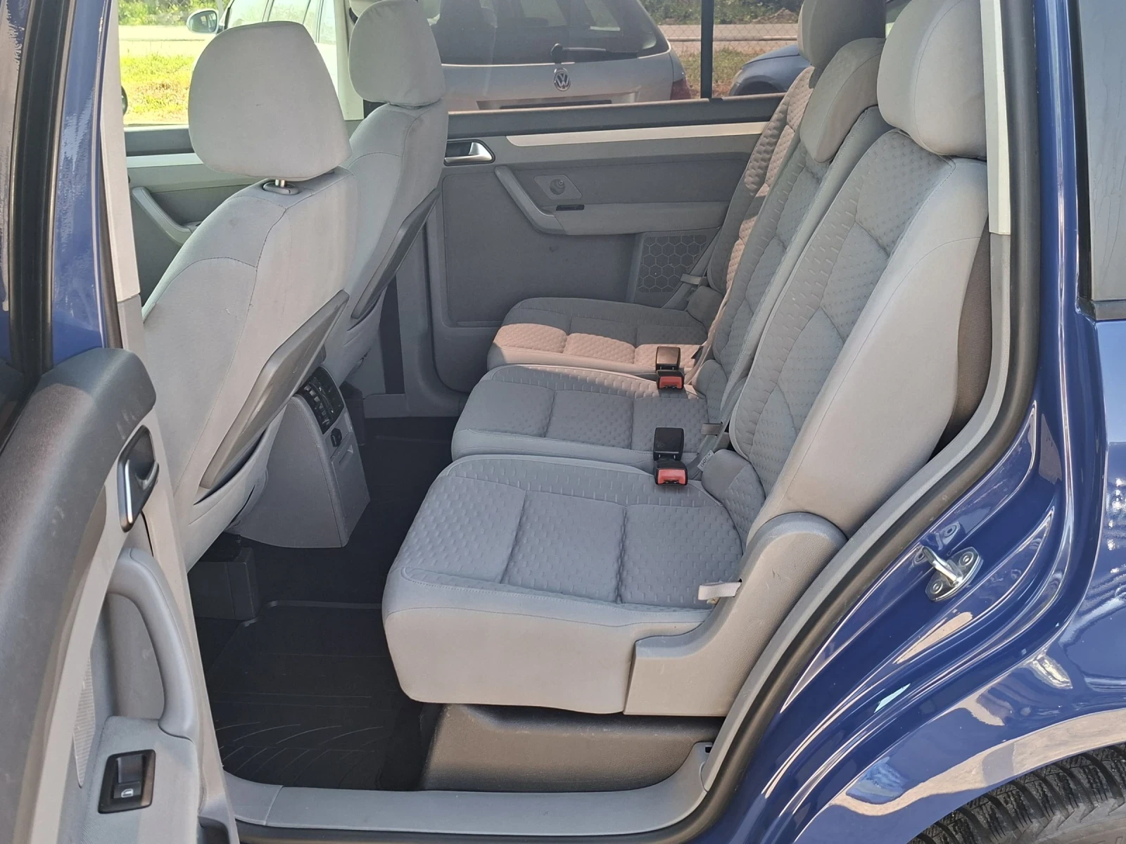 VW Touran 1.9TDi 105кс.Bluemotion, снимка 12 - Автомобили и джипове - 54331773