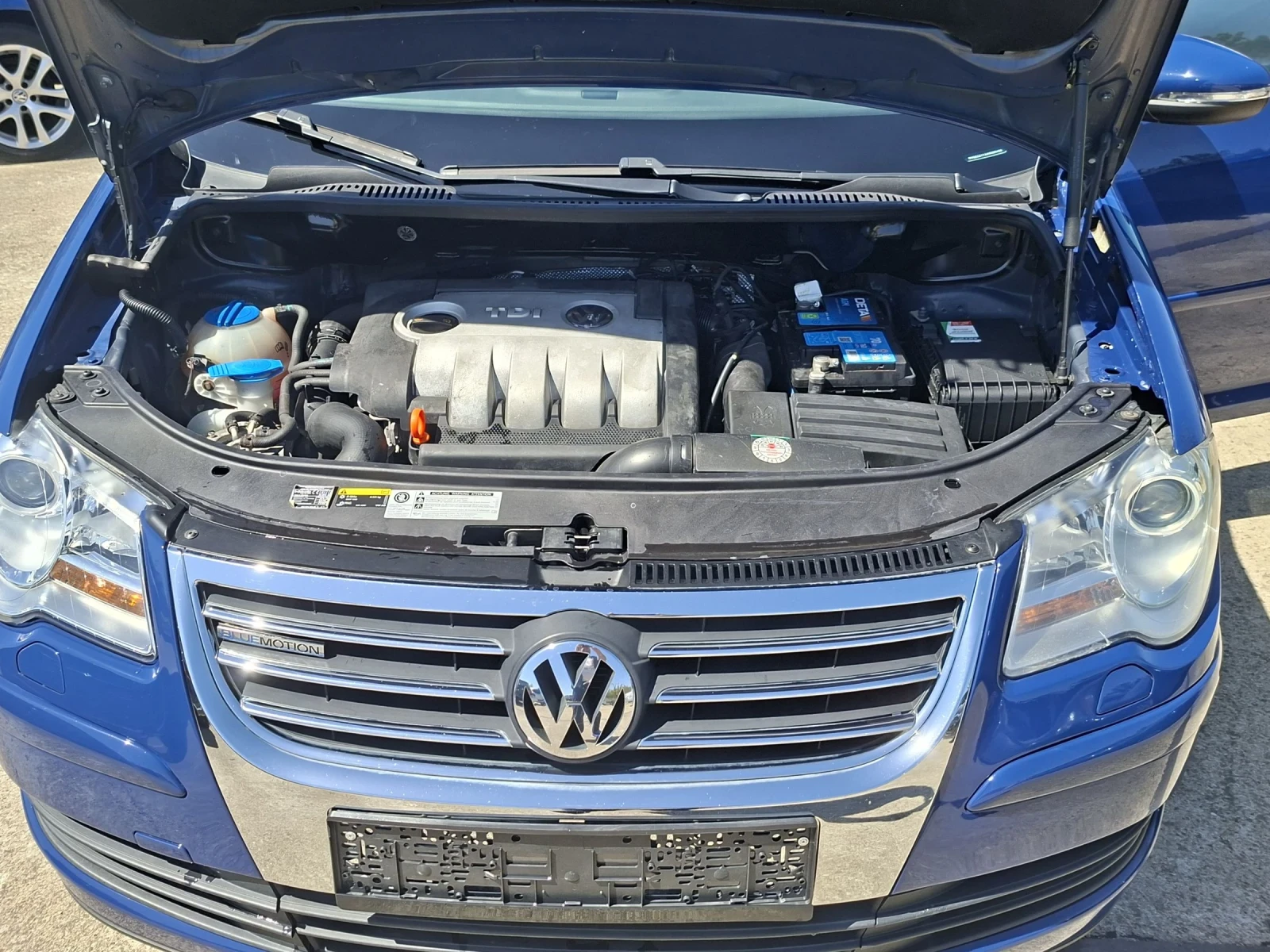 VW Touran 1.9TDi 105кс.Bluemotion, снимка 14 - Автомобили и джипове - 54331773