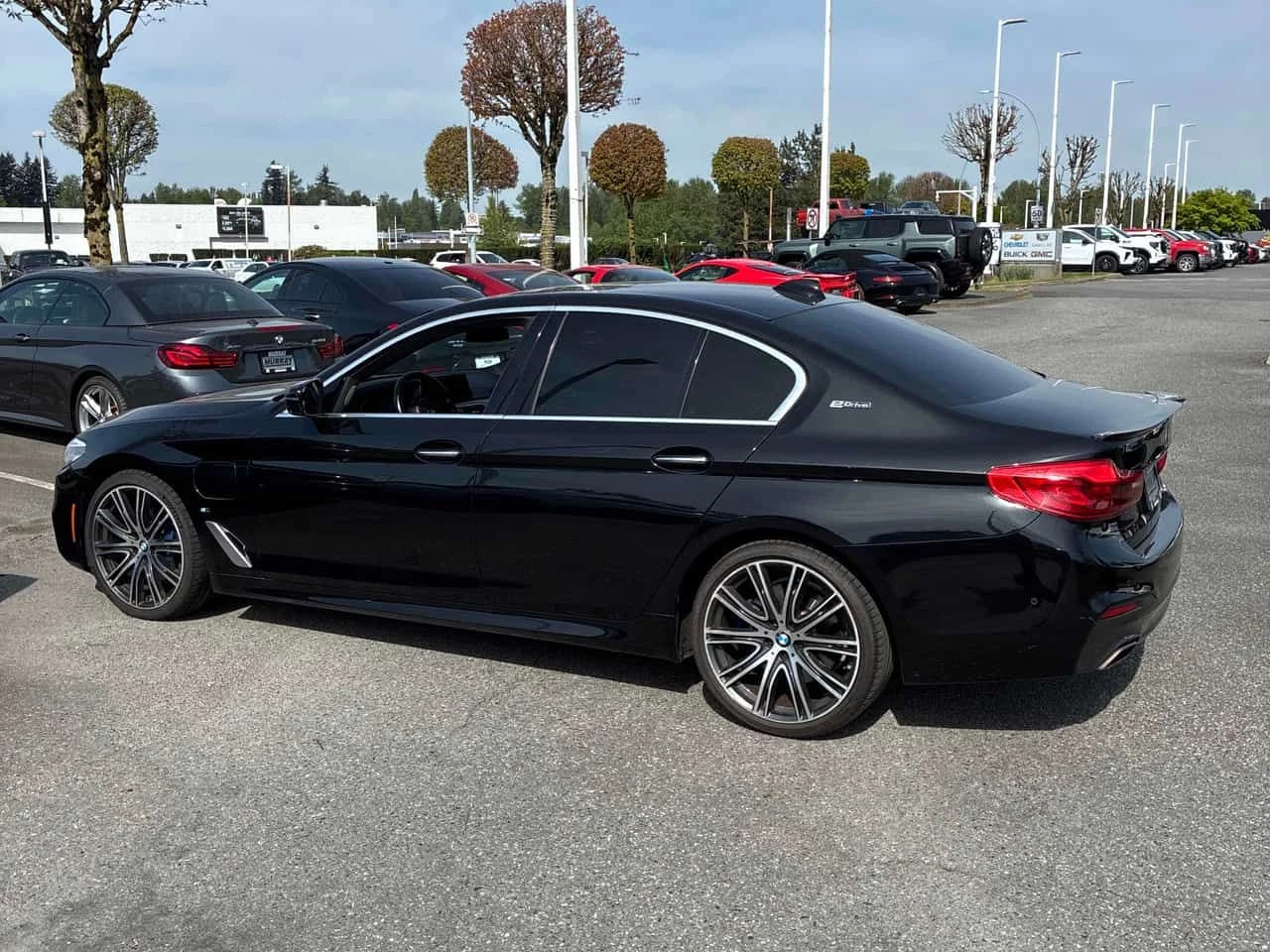 BMW 530E xDrive iPerformance| HUD| 360| PANO| ОБДУХВАНЕ, снимка 3 - Автомобили и джипове - 54386195