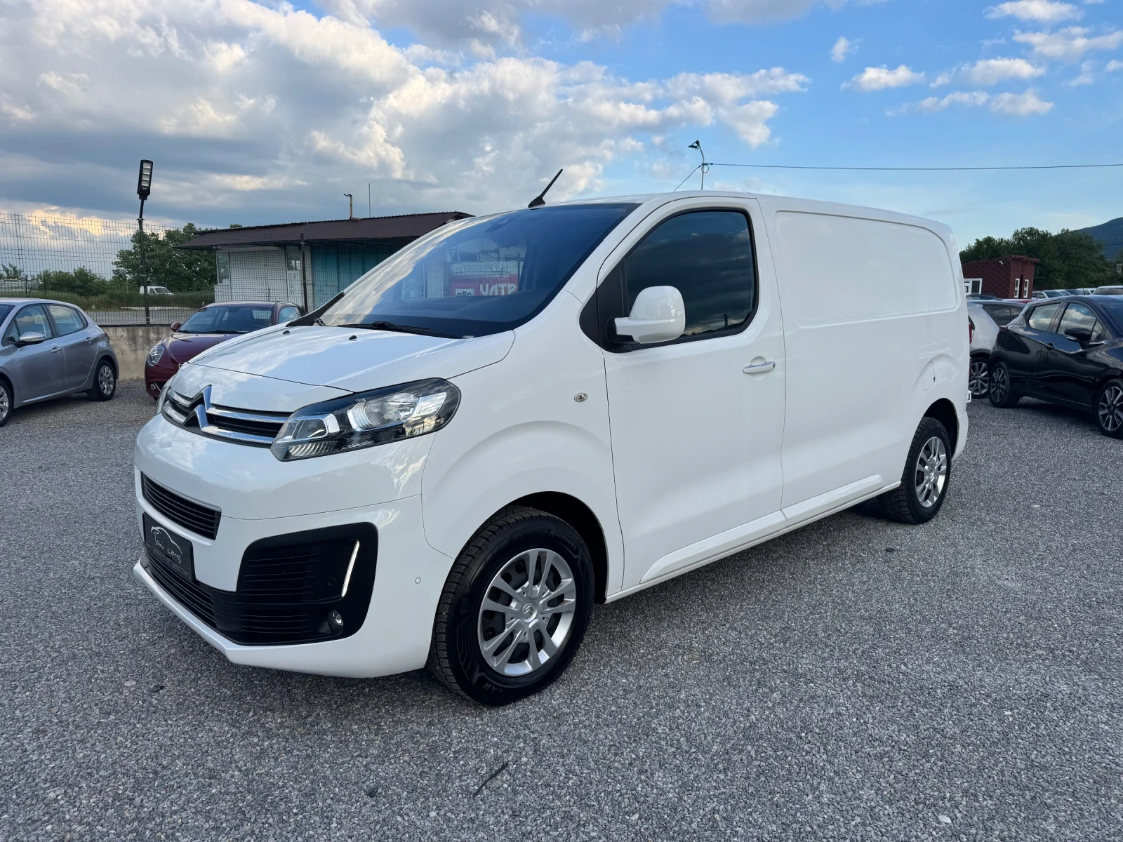 Citroen Jumpy 2.0HDI FULL! 3seats NAVI! CAM360* ! Keyless!EURO 6, снимка 3 - Автомобили и джипове - 54654512
